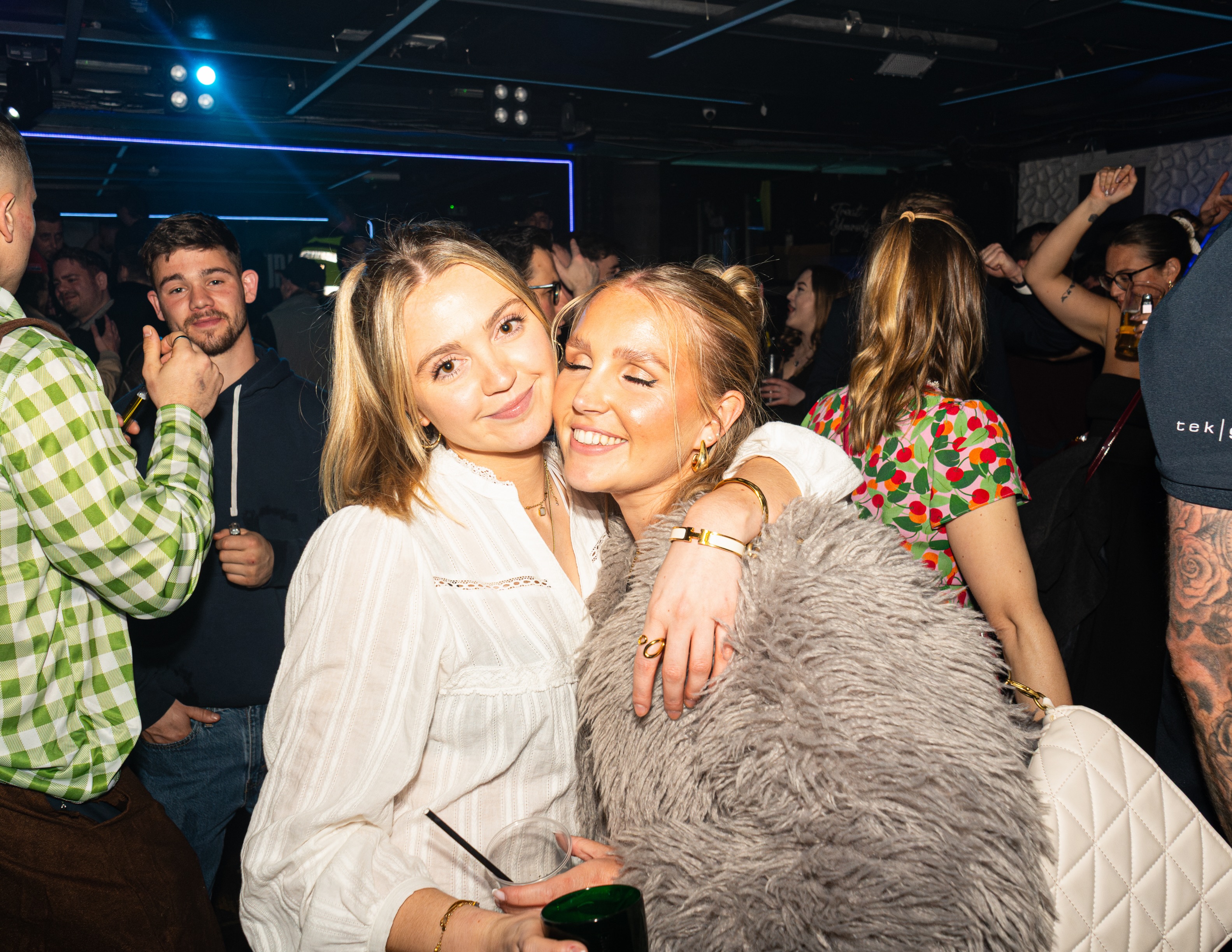 AND WE GO AGAIN TONIGHT!Bar open from 8pm.
DJ from 10pm
FREE ENTRY before 11pm